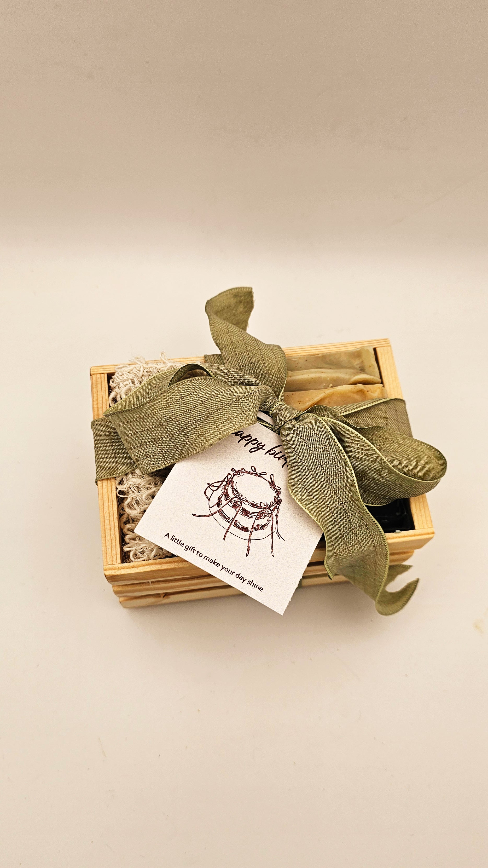 Natural soap gift box | Handmade skincare set by Latheray.